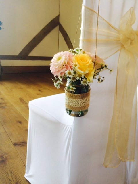 Aisle Flowers - Sonning Flowers 