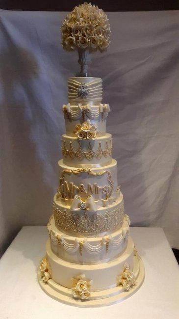 7 Tier, hand piped with sugar flowers - Crazy About Cakes