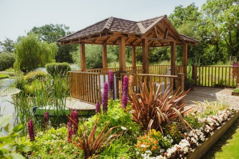 Lakeside Ceremony Area - Wootton Park 