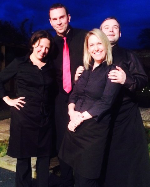 A Cappella Singing Waiters - Singing Waiters & Wedding Singers