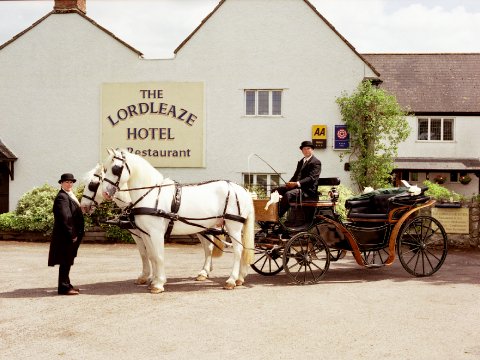 Front of Hotel - Lordleaze Hotel