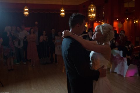 romantic first dance - Atlantic Hotel
