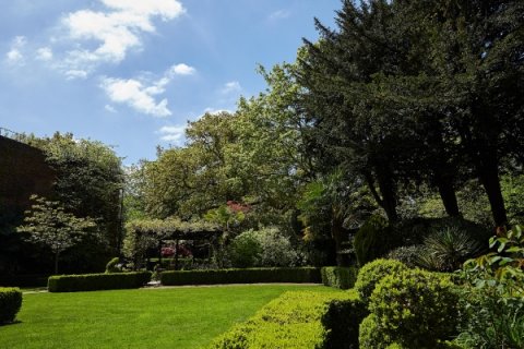 Landscaped Gardens - The Bull Hotel