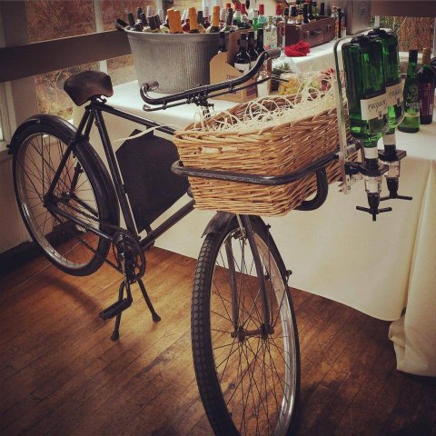 Wedding Champagne and Wine - Nickynoo Quirky Weddings & Events Mobile Bars-Image 17274