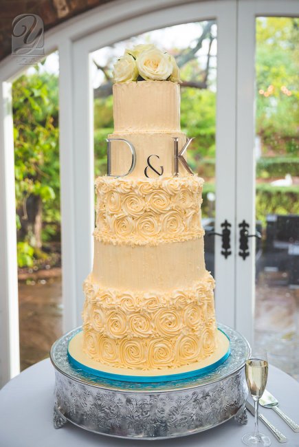 Unique Cakes, by Yevnig #Elegantwedding #ElegantCake #Weddingcake #Luxurywedding #Luxbride #Luxuryweddingcake #GoldLeafweddingcake #Desserttable - Unique Cakes by Yevnig