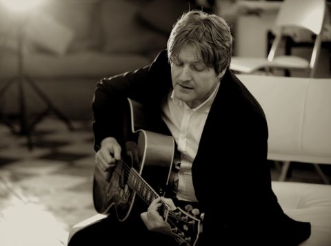 Wedding Bands - Loz - Acoustic Guitarist Vocalist-Image 24048