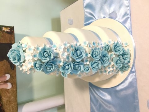 Blue floral cake - Slice of heaven cake studio