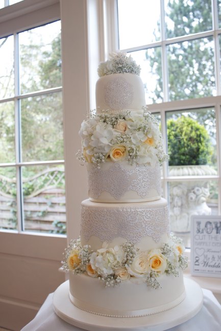 Wedding cake flowers - FLOWERS WITH PASSION