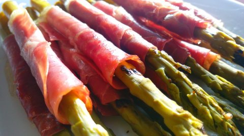 Our asparagus & parma ham - Buen Apetito Wedding & Party Catering