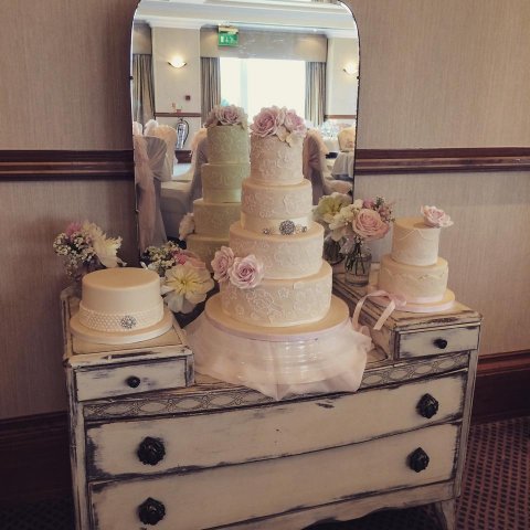 Wedding Cakes - Pam-Cakes-Image 11211