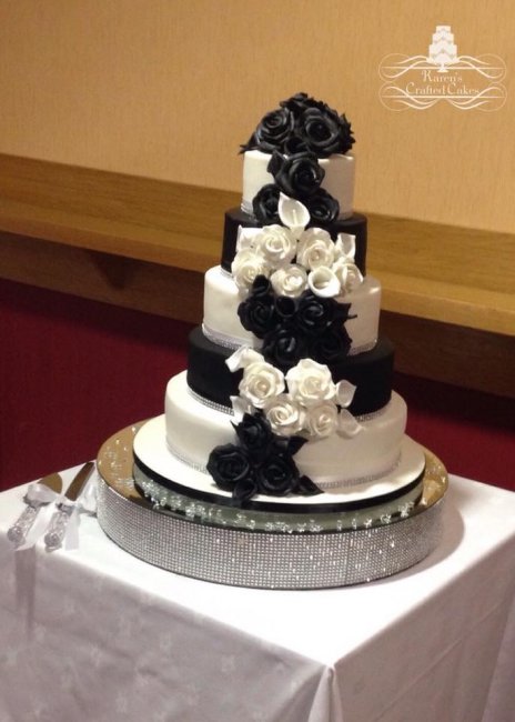 Black and white rose cake - Karen's Crafted Cakes
