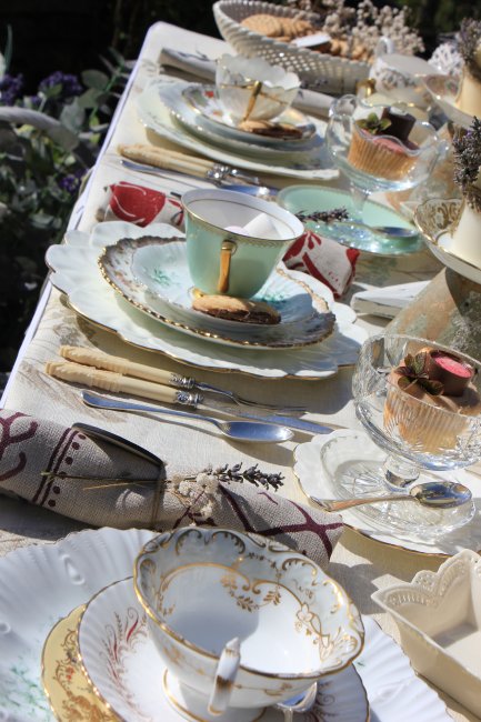 hire vintage teawares 2 - CotswoldsVintagePartyHire