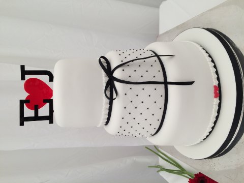 Wedding Cakes - Cake by Lynda Morrison-Image 20250