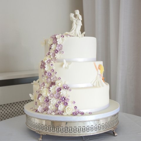 elegant flowers and butterflies - Cake and Lace Weddings