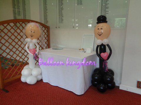 Bride and groom balloon sculptures - Balloon and party Kingdom
