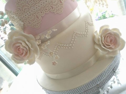 elegant wedding cakes hampshire - Couture Cakes Hampshire