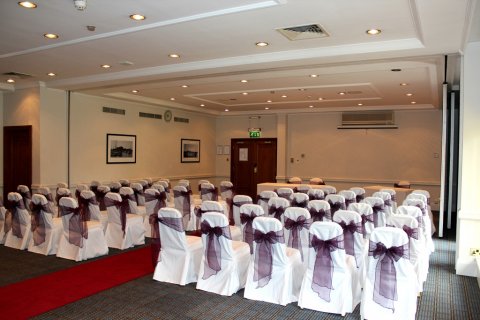 Wedding Ceremony Venues - Holiday Inn, Hull Marina-Image 10041