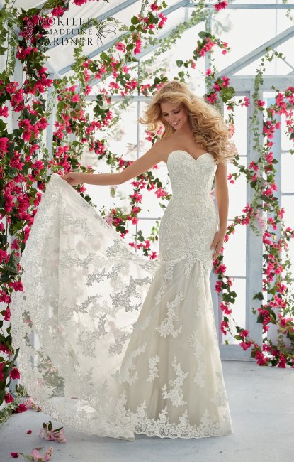 Beautiful lace dress - Cotswold Frock Shop