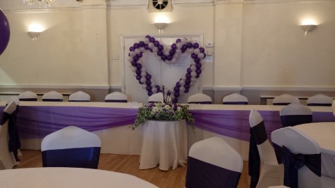 Balloon heart frame for top table - Inflate 2 Create