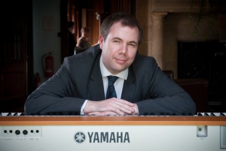 Pianist Simon Jordan - piano player for weddings and events