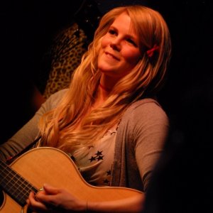 Laura, Acoustic Guitarist and Singer