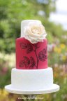 white-rose-Wedding-cake-by-award-winning-cake-designer-lindy-smith-IMG_1023.jpg